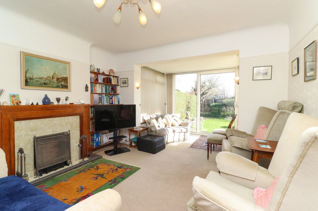 Property photo 3 of 15 Picture 3