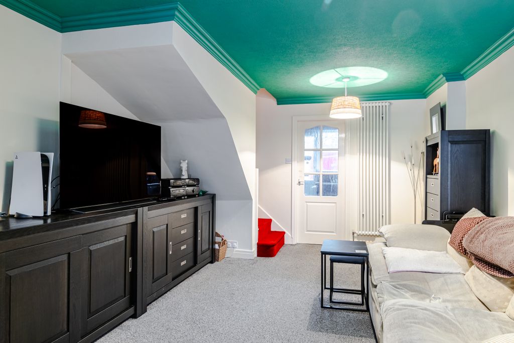 Property photo 3 of 14 Lounge3