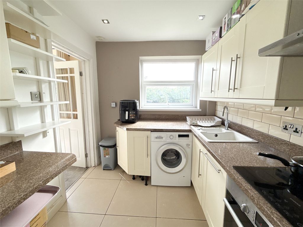 Property photo 3 of 18 Kitchen