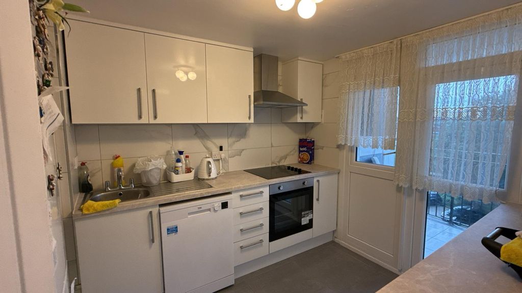 Property photo 2 of 9 Kitchen
