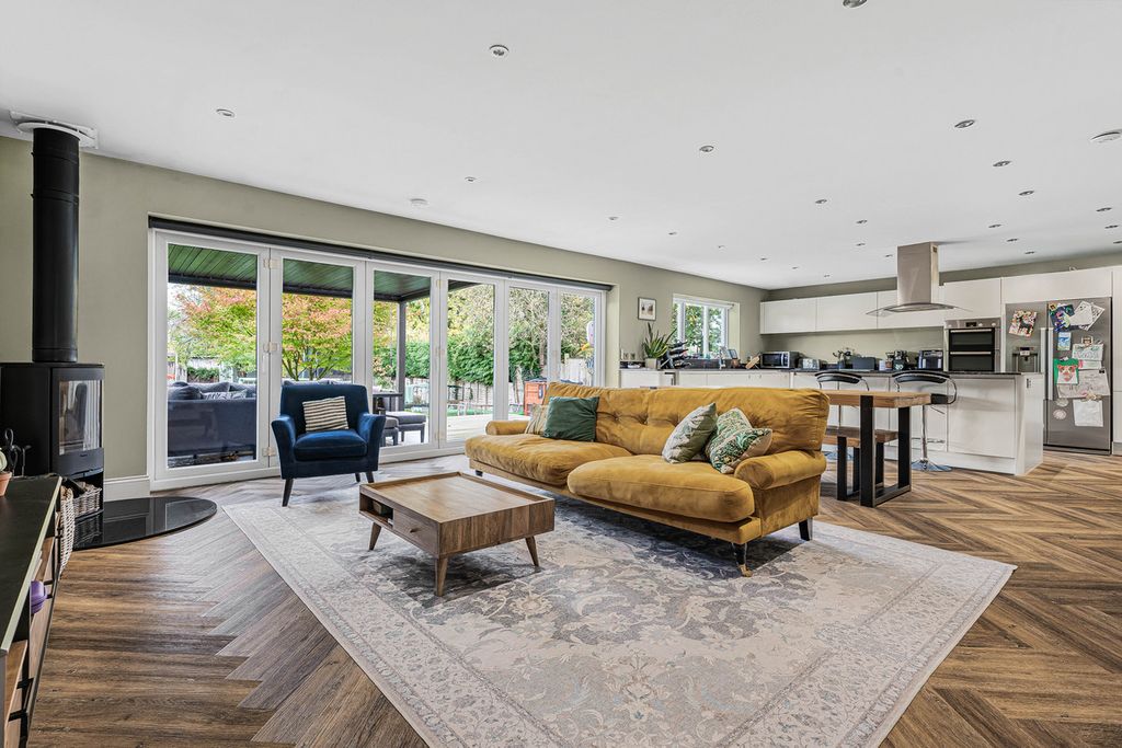 Property photo 2 of 29