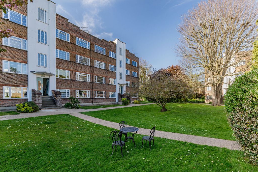 Property photo 1 of 19 Ivy Gate