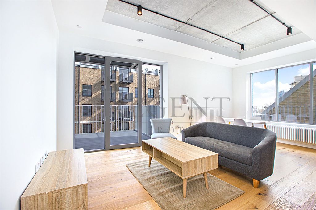 Property photo 1 of 8 Reception