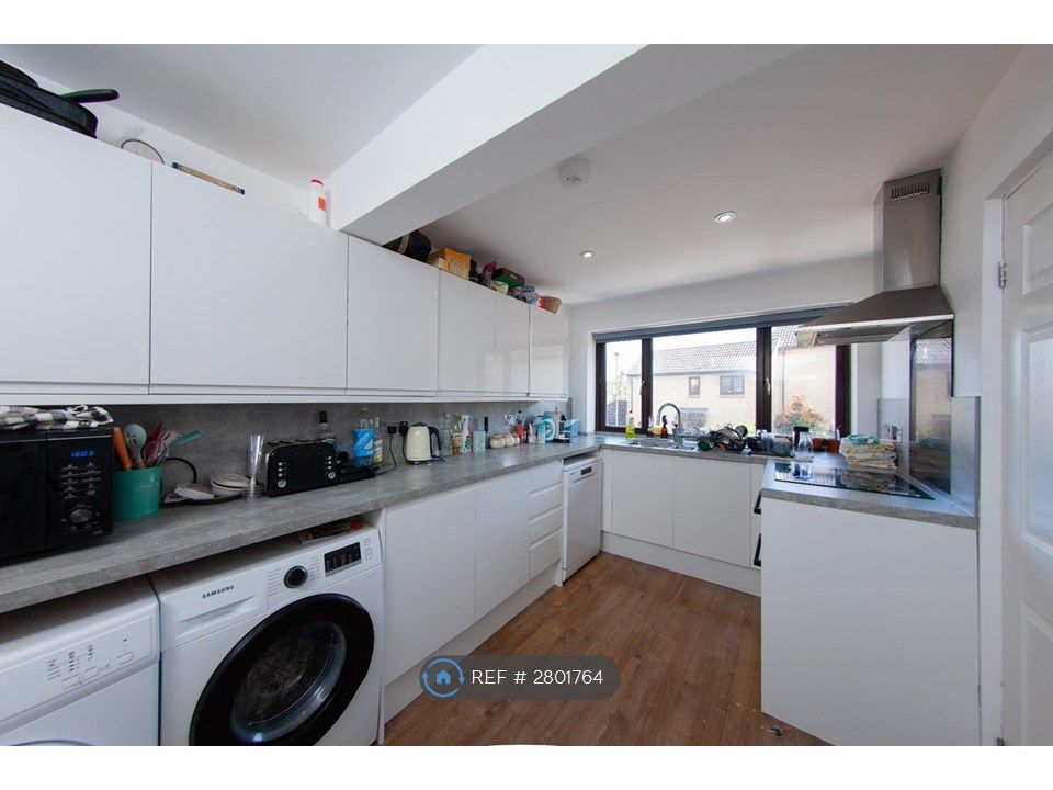 Property photo 2 of 31