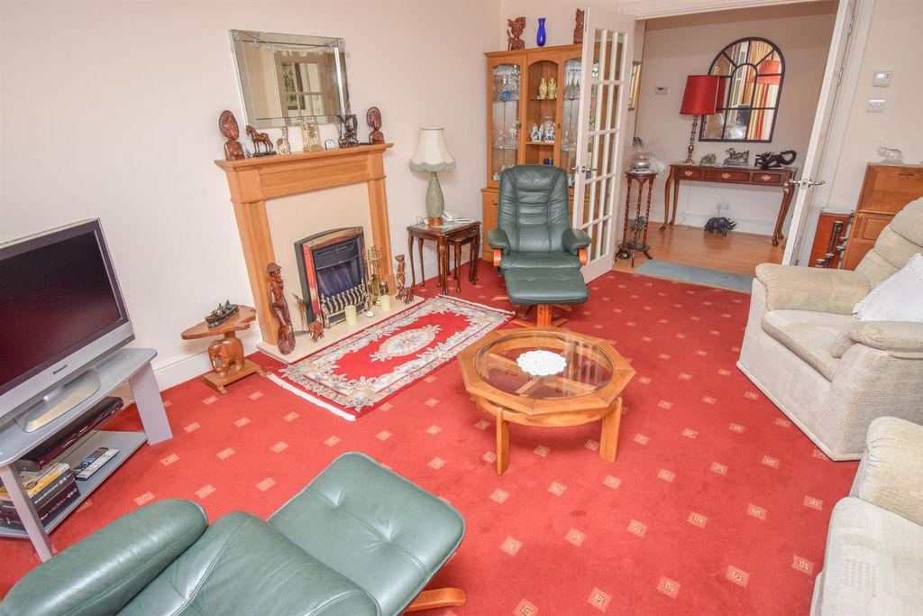 Additional image 10 of 2 bed flat for sale3 Islands House, Islands Court, Islands Bank Road, Inverness IV2