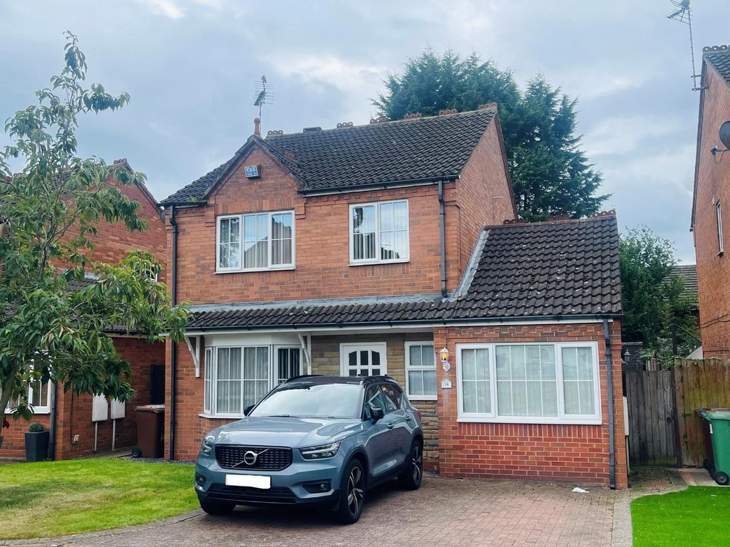 Property photo 1 of 2 15 Hamptonm Court.Jpg