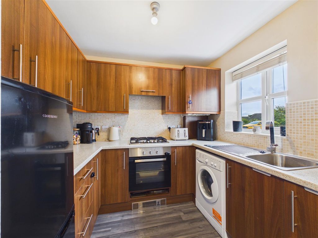 Property photo 2 of 9 Kitchen