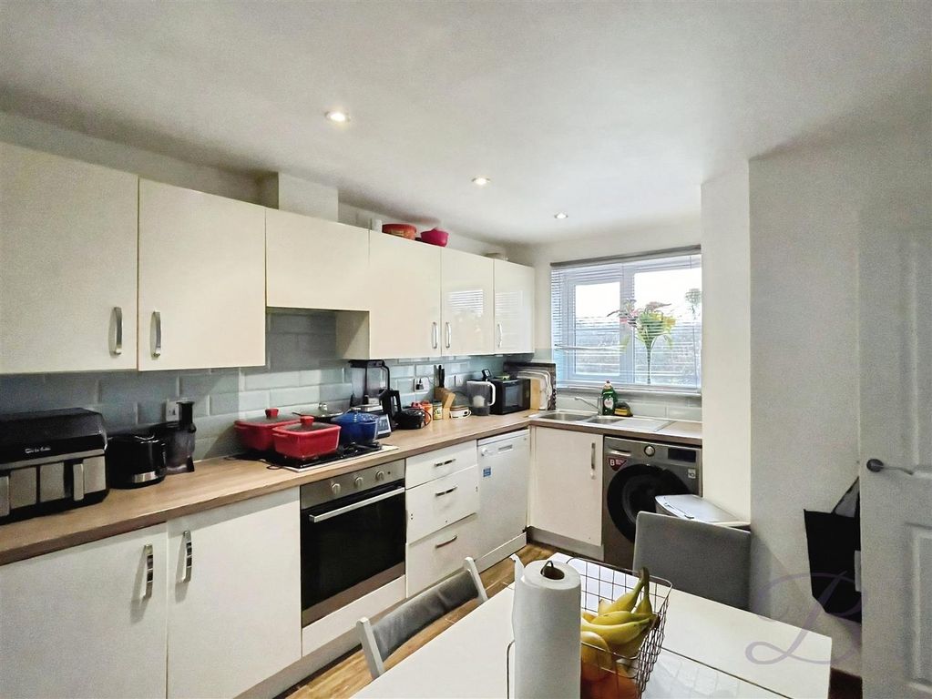 Property photo 2 of 19 8c9Ec6c0-Bbe801d7-88Ef-469d-Bd9c-14d3555853Ff.Jpg