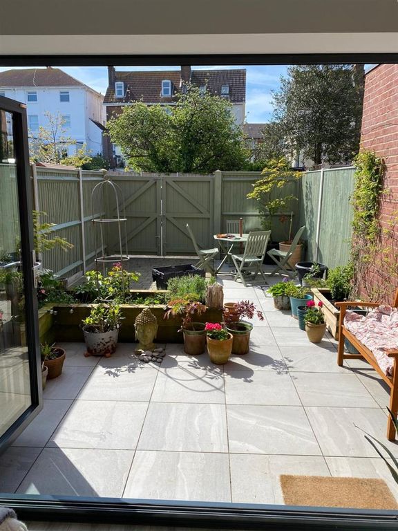 Property photo 2 of 16 6 Elizabeth Row, Exmouth Road, Southsea