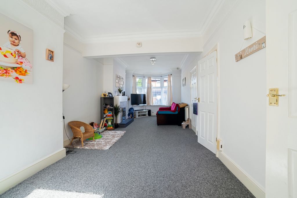 Property photo 2 of 16