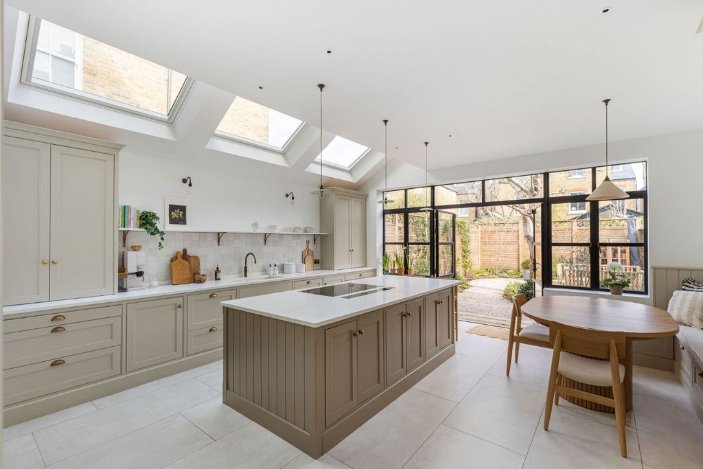 Property photo 1 of 16 4714070