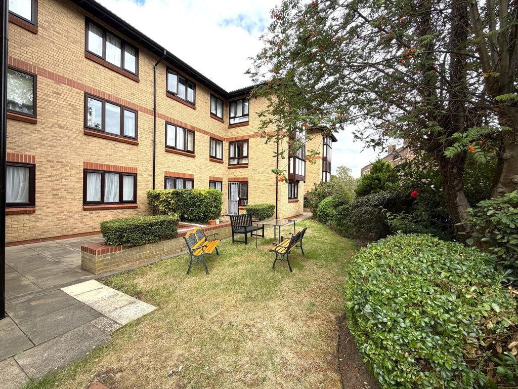 Property photo 1 of 16 Outide