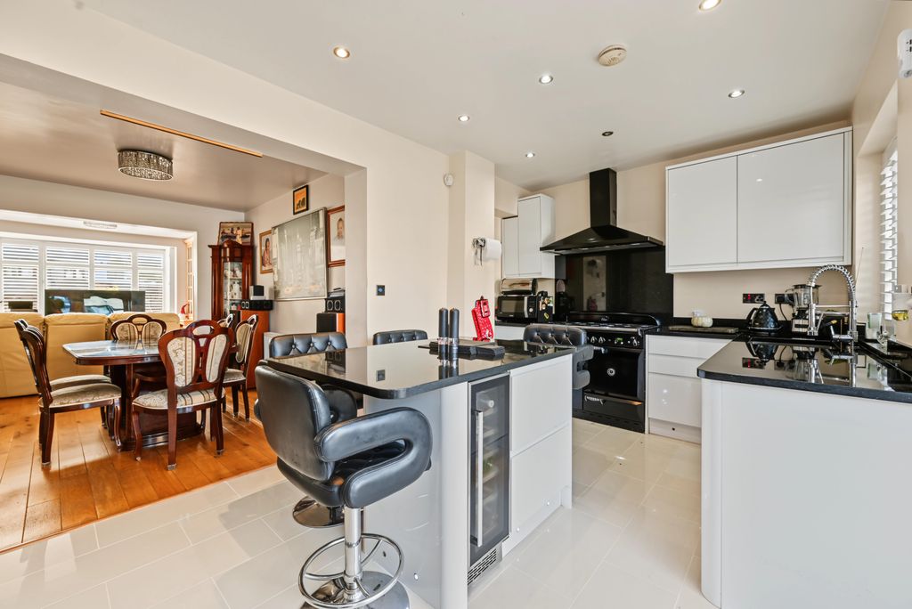 Property photo 1 of 15 Four-Bedroom Mid-Terraced Family Home With Driveway, Garage & Private Garden