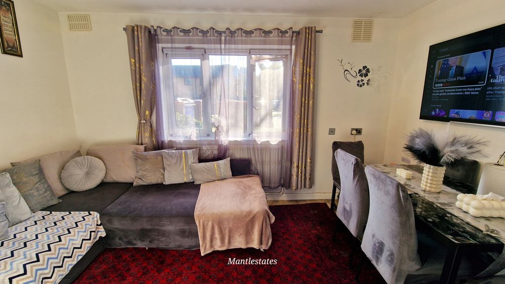 Property photo 1 of 13 One Bedroom Flat