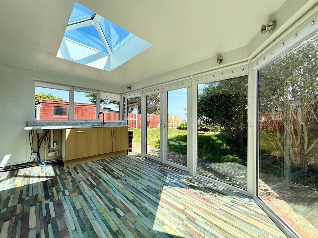 Property photo 2 of 18 Garden Room