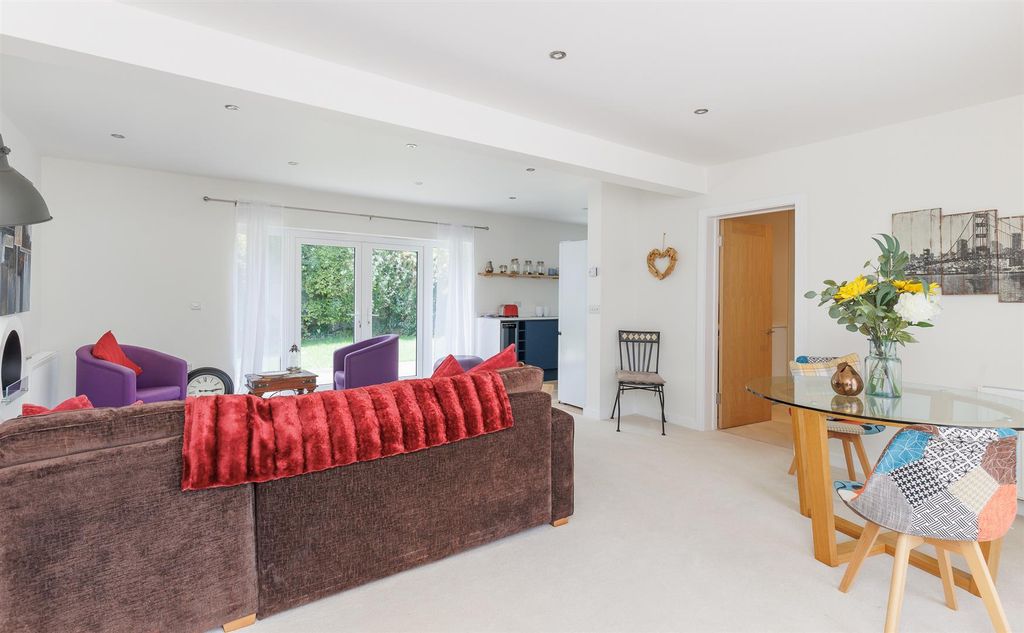 Property photo 3 of 37