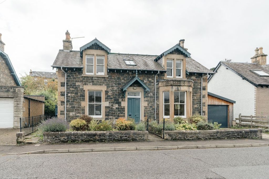 Property photo 1 of 31