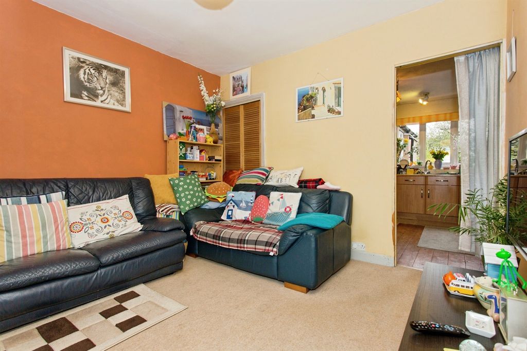 Property photo 2 of 11