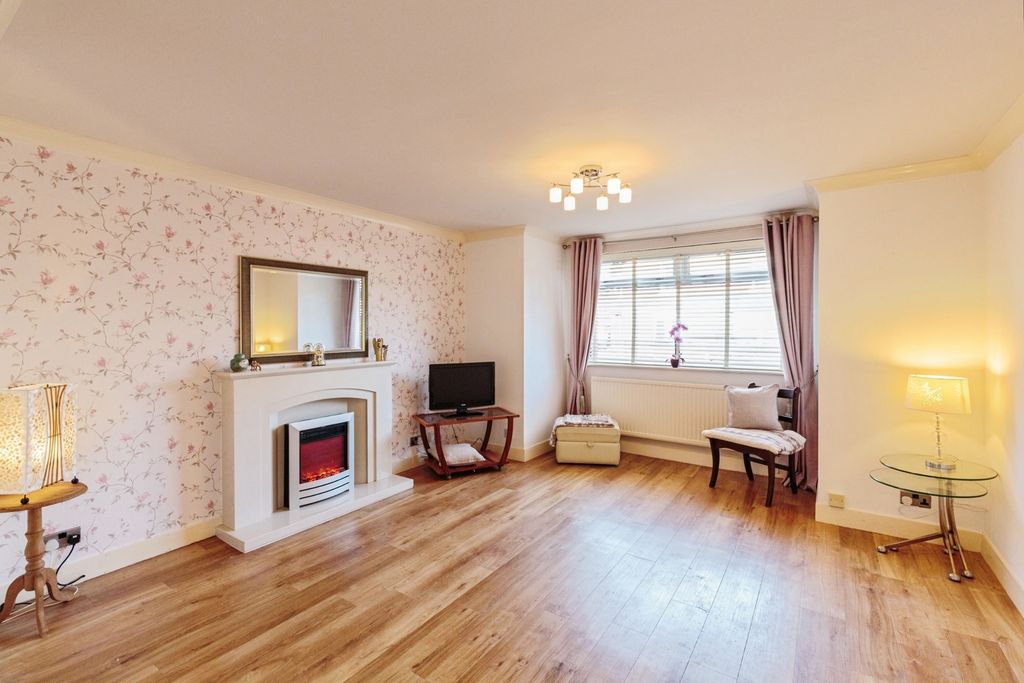 Property photo 2 of 17 Photo