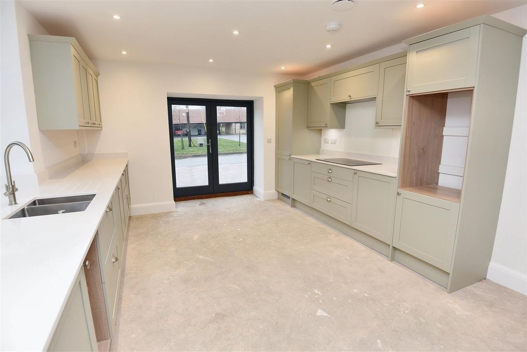 Property photo 3 of 18 Kitchen Area