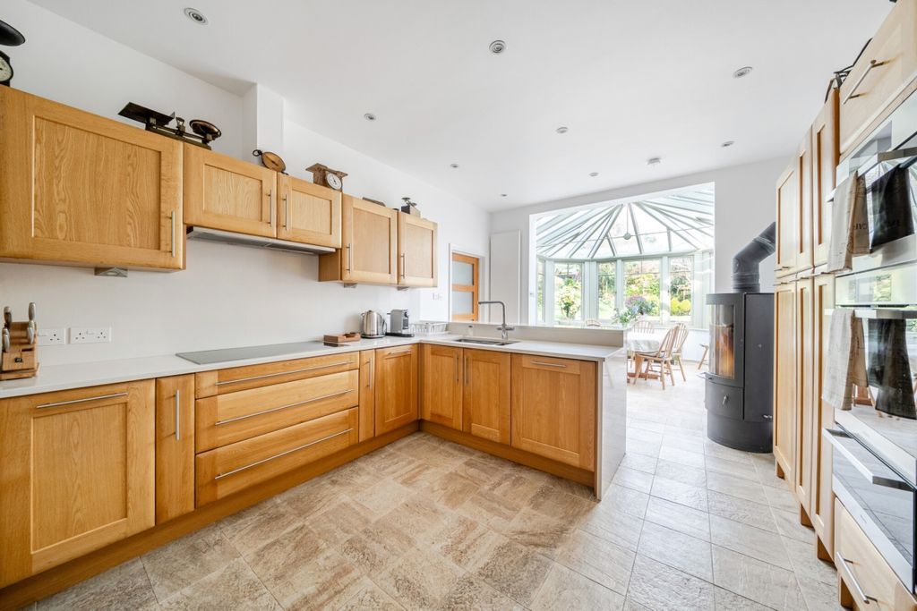 Property photo 3 of 40