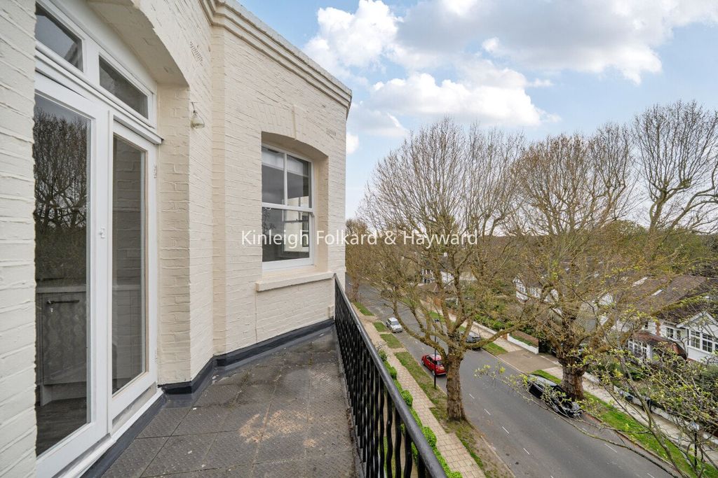 Property photo 3 of 16 Picture No. 10