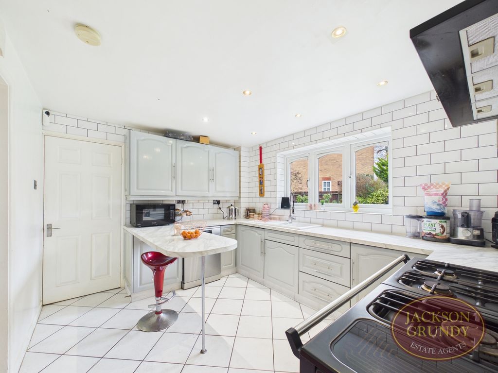 Property photo 2 of 26 Valentine Way