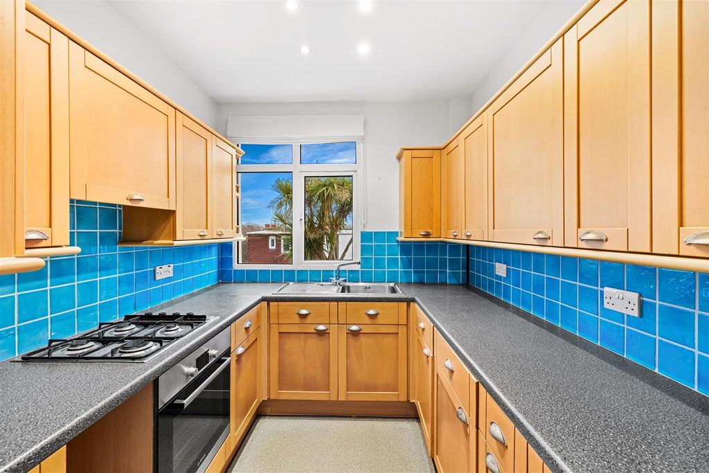 Property photo 3 of 17 3