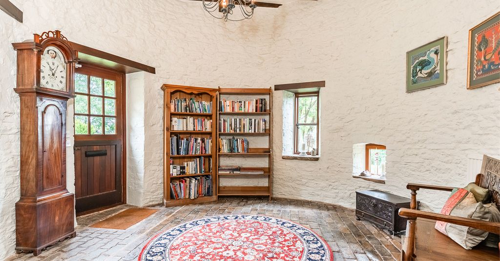 Property photo 2 of 41