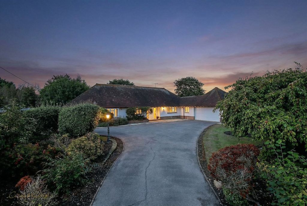 Property photo 1 of 21 Front