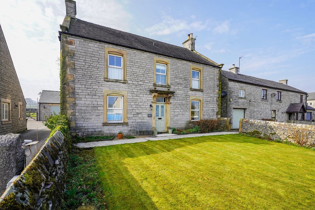 Property photo 1 of 34