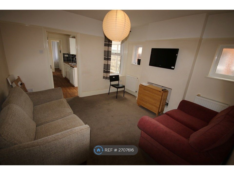 Property photo 3 of 8 Lounge