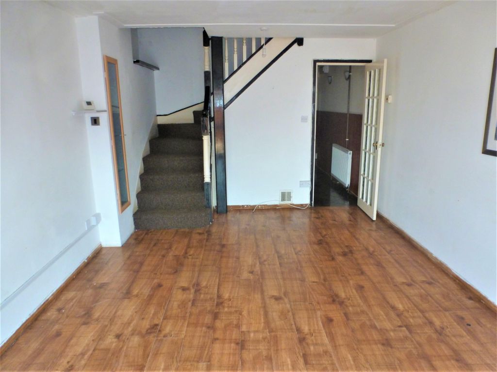 Property photo 3 of 7 Living Room