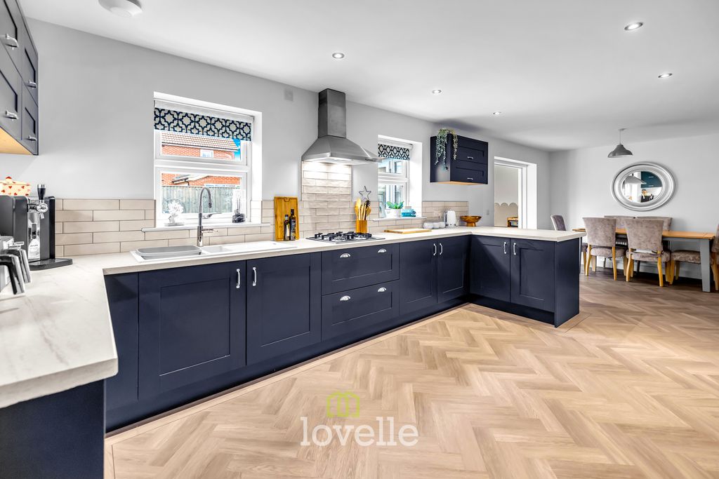 Property photo 3 of 31