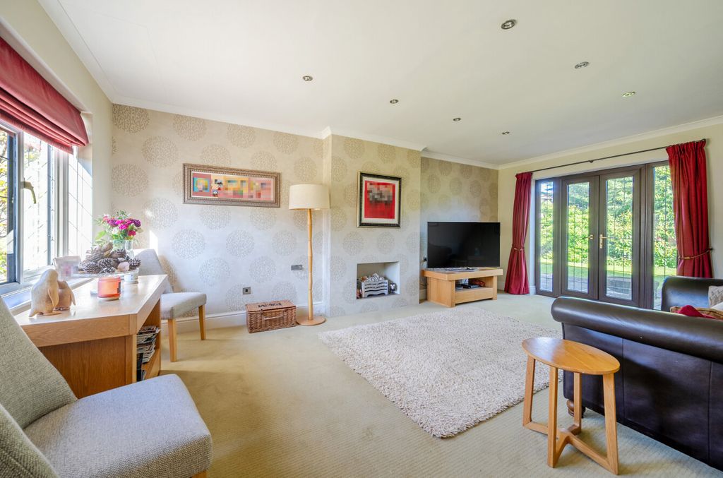 Property photo 3 of 24 Sitting Room