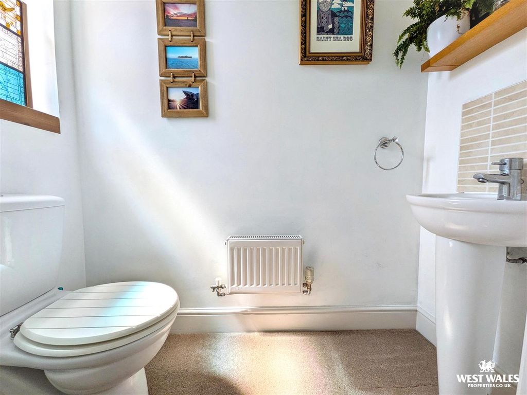Property photo 2 of 25 6947.Jpg