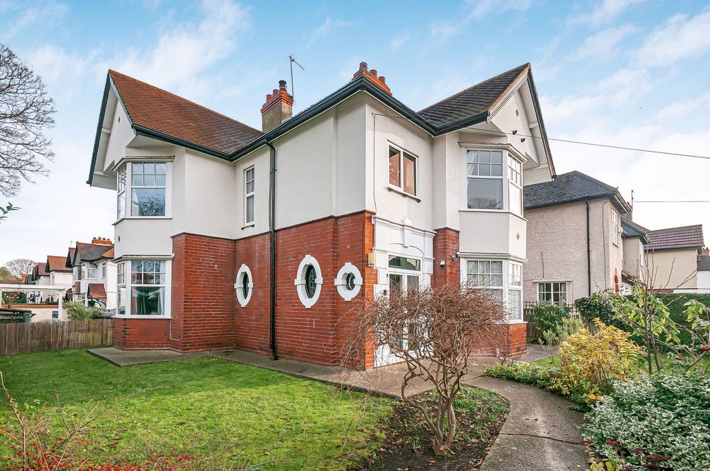 Property photo 1 of 33