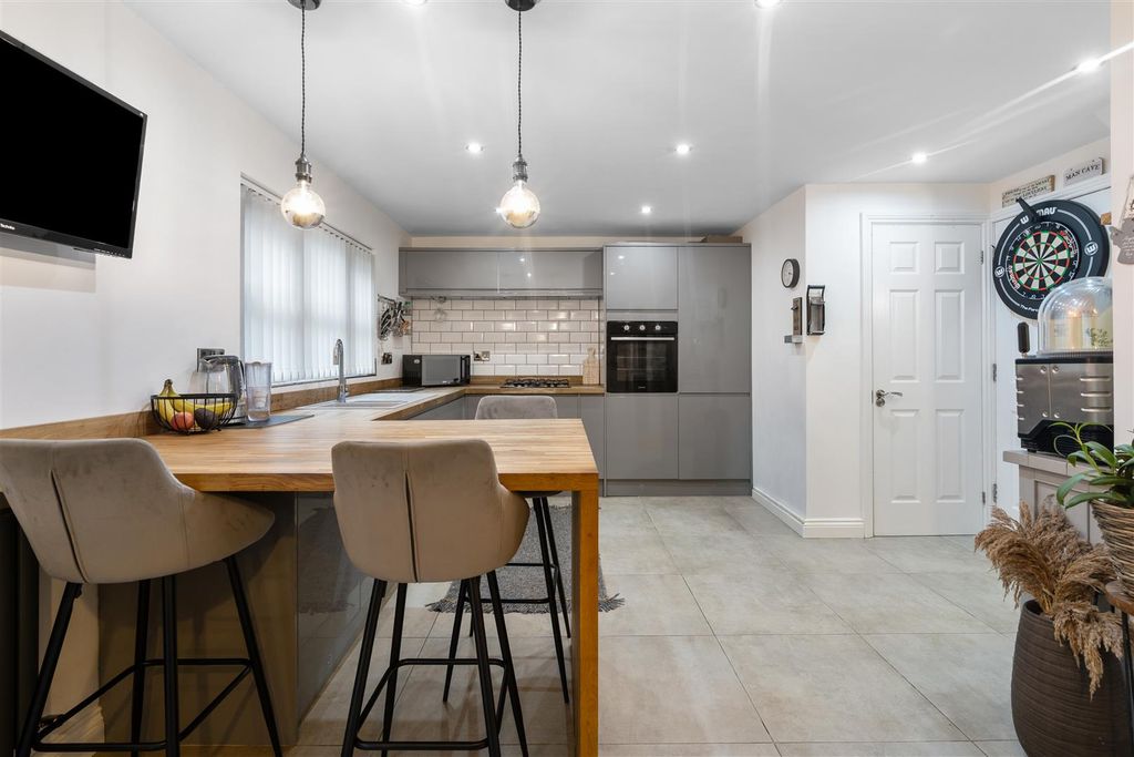 Property photo 2 of 22