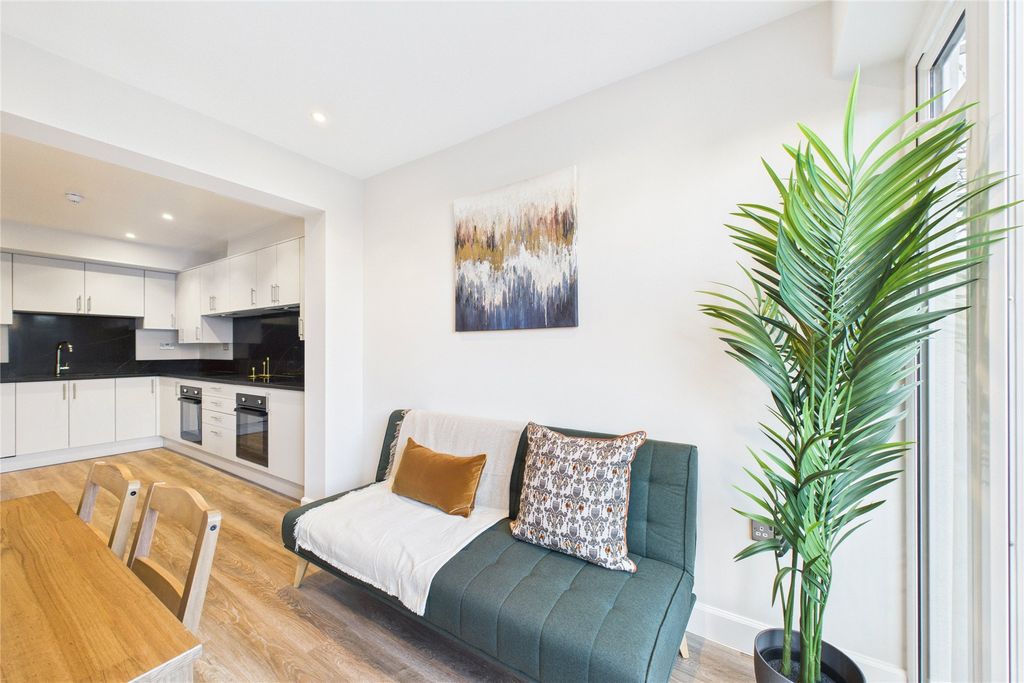 Property photo 3 of 17 Living Room