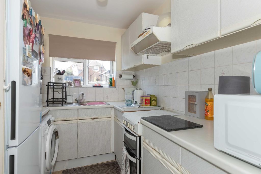 Property photo 3 of 10 Sandringham Court_6.Jpg
