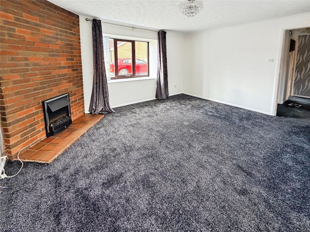 Property photo 3 of 11 Lounge Area