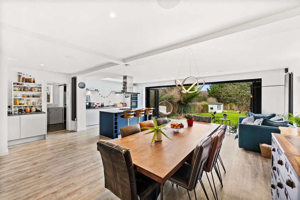 Property photo 1 of 17 Dining Room