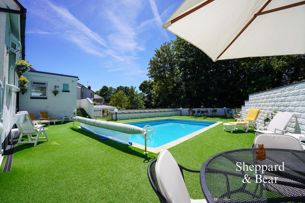 Property photo 2 of 51 Swimming Pool