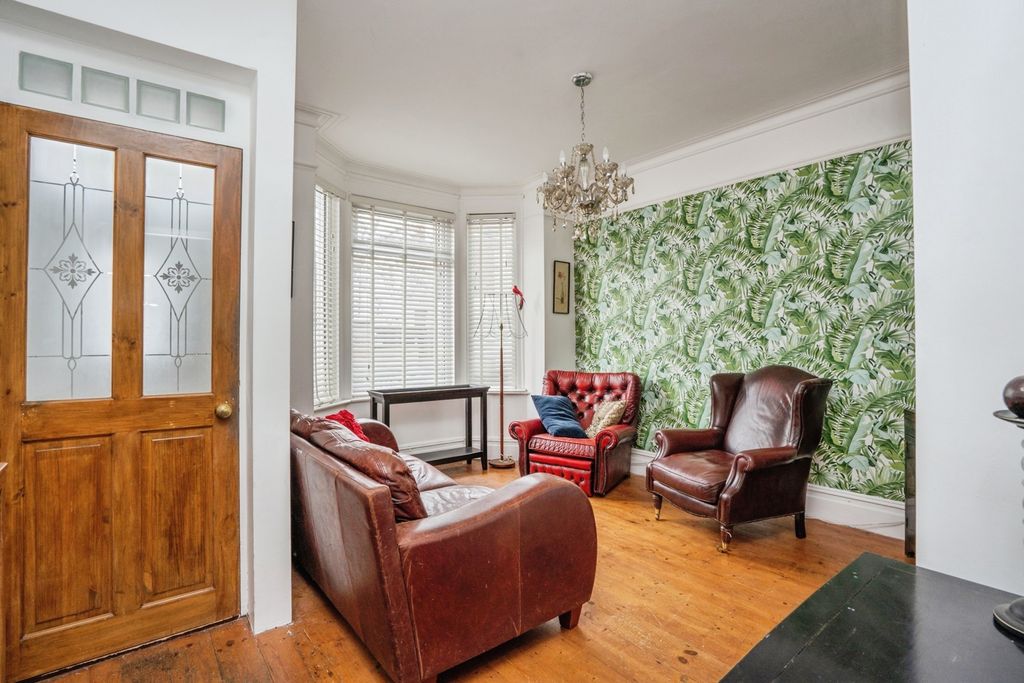 Property photo 2 of 20 Pbox-Img.Jpg