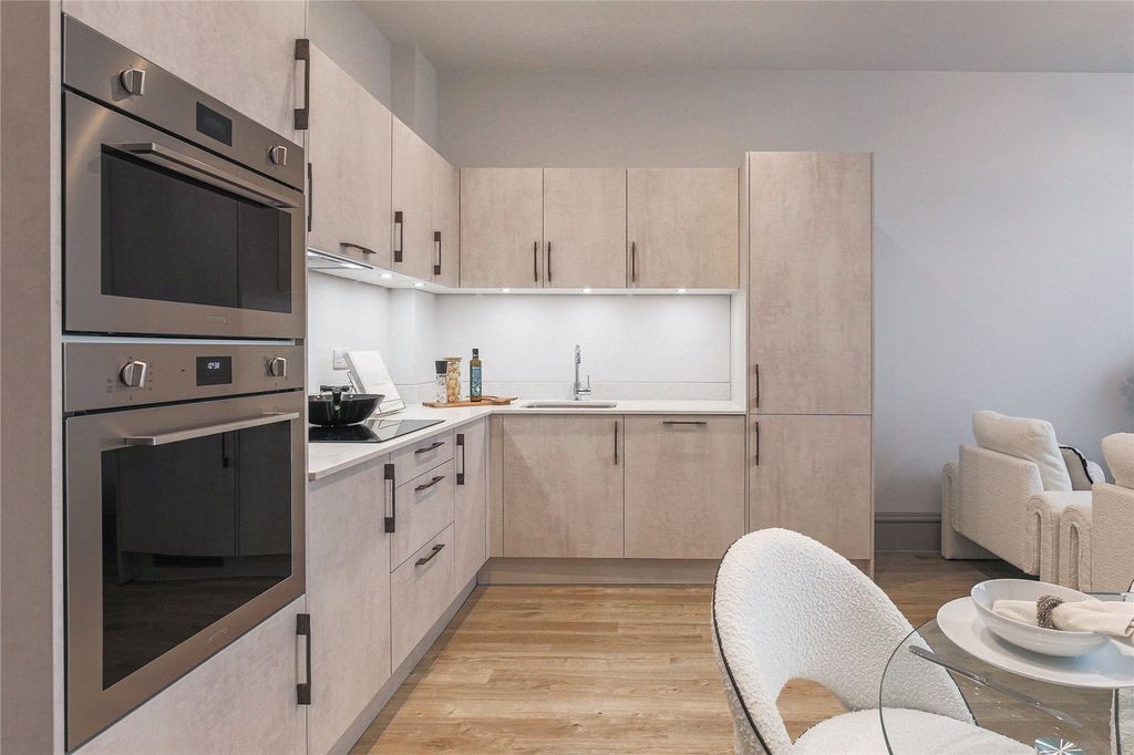 Property photo 2 of 8 Picture No. 12