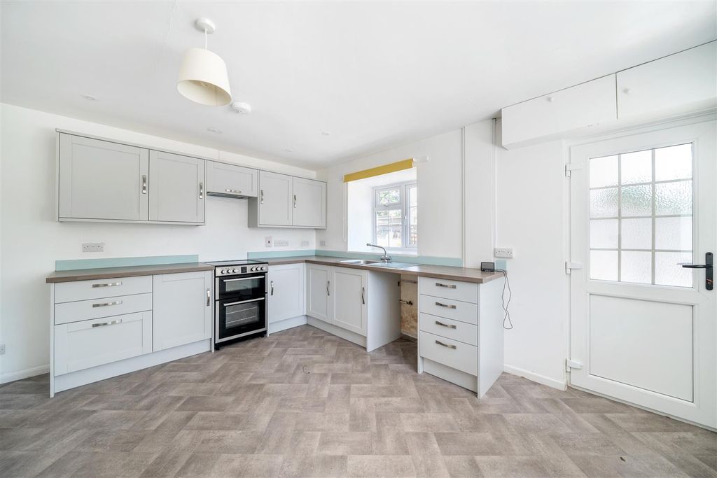 Property photo 2 of 10 Kitchen/Dining Room