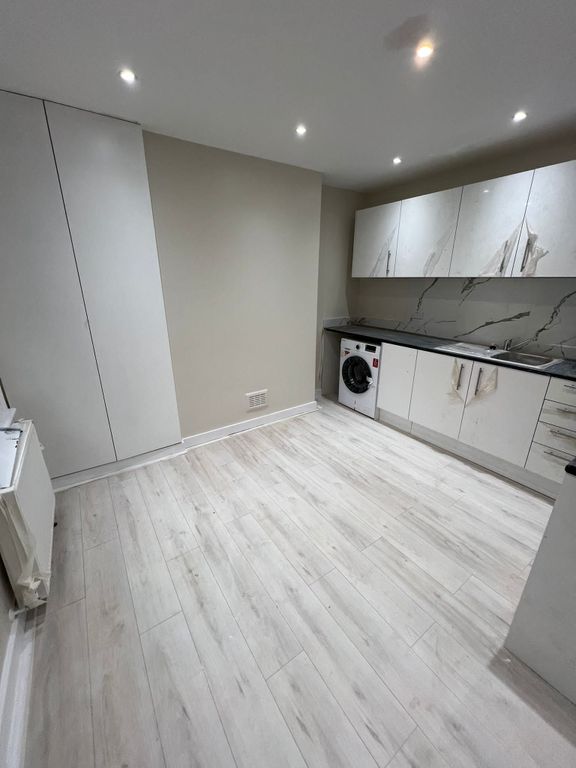 Property photo 1 of 12 Photo 7