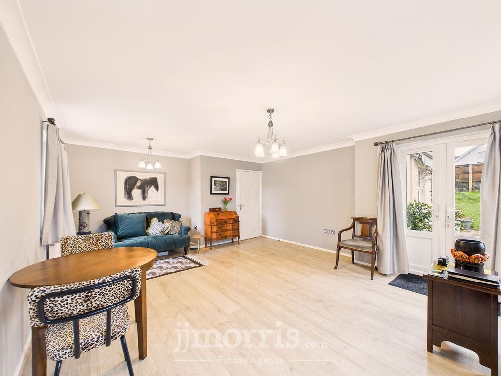 Property photo 2 of 35