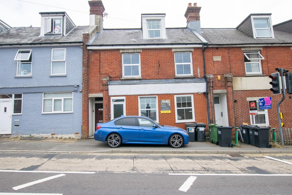 Property photo 1 of 9 Front (Exterior)