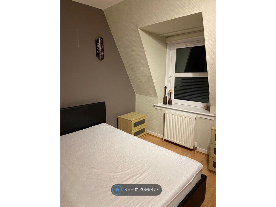 Property photo 3 of 7 Bedroom 1